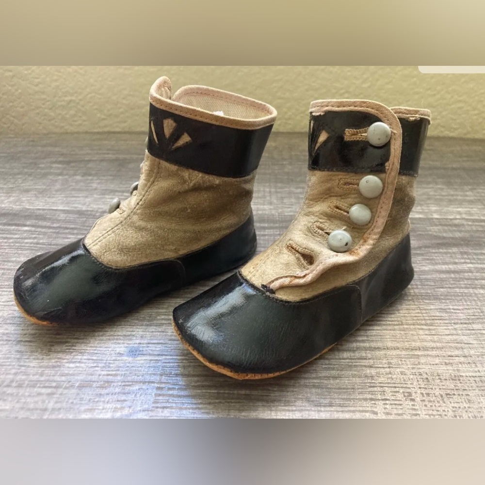 Antique Baby shoes Booties 1890-1920s Genuine, soft leather 1 with wooden soles